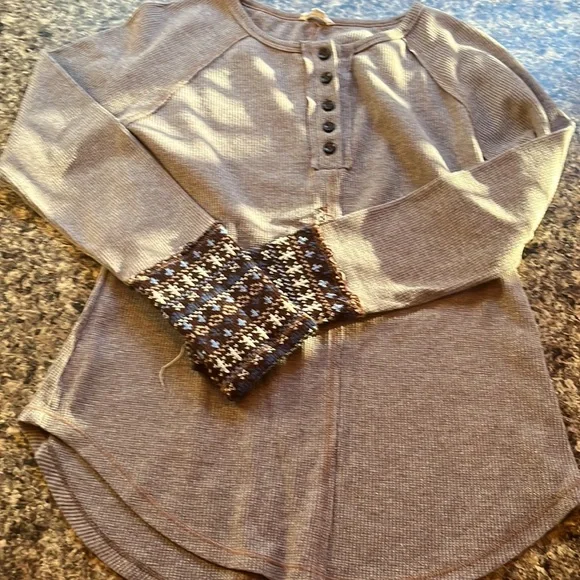 Button sweater - Picture 2 of 2